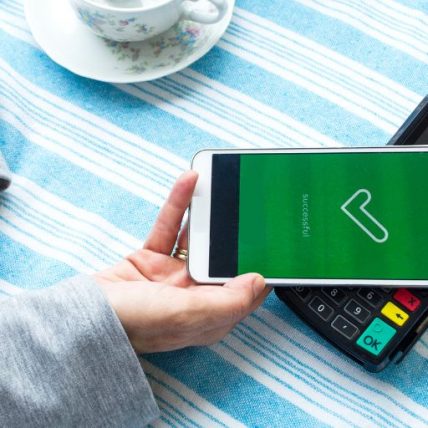 Principales cambios de hábitos de consumidores pospandemia apuntan a una cultura más digital